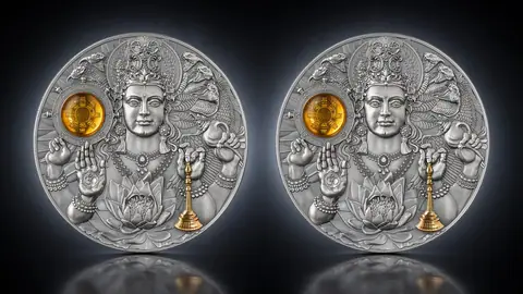 "Бог Вишну. Божественные лики Солнца" 2023г. 93,3 г. ч. серебра. Ниуэ