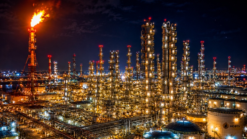 Bloomberg: переработка нефти в России выросла до 3,8 млн б/с